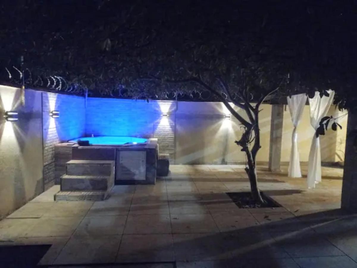 Casa Com Spa De Hidro, Aquecedor E Cromoterapia A 1,0 Km Do Centro Chapada dos Guimarães Esterno foto