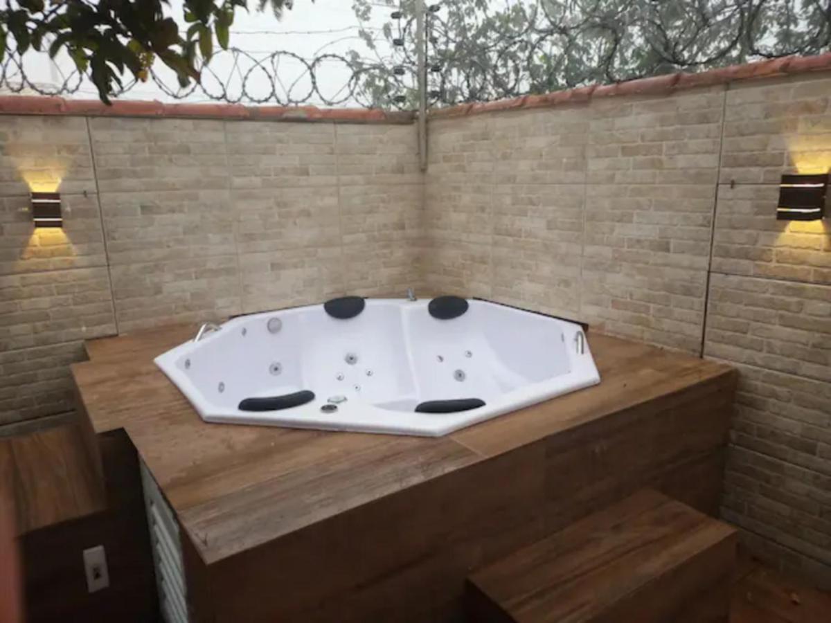 Casa Com Spa De Hidro, Aquecedor E Cromoterapia A 1,0 Km Do Centro Chapada dos Guimarães Esterno foto
