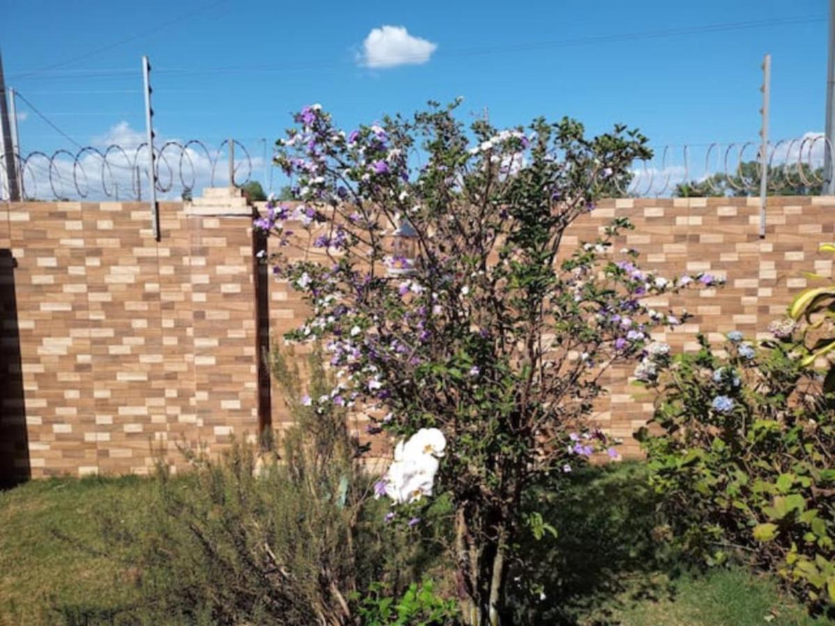 Casa Com Spa De Hidro, Aquecedor E Cromoterapia A 1,0 Km Do Centro Chapada dos Guimarães Esterno foto